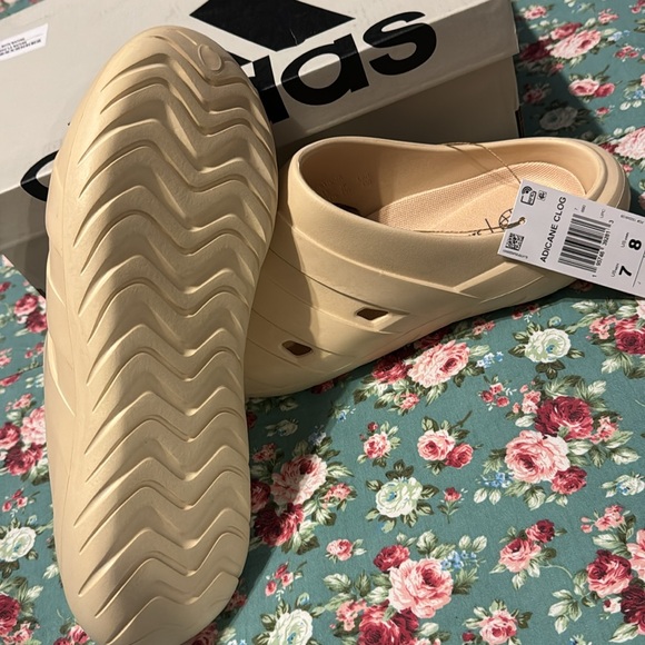 ADICANE CLOG _ adidas unisex slip on swim clogs, men’s 7_ women’s 8 - US. New!💫 - Picture 9 of 12